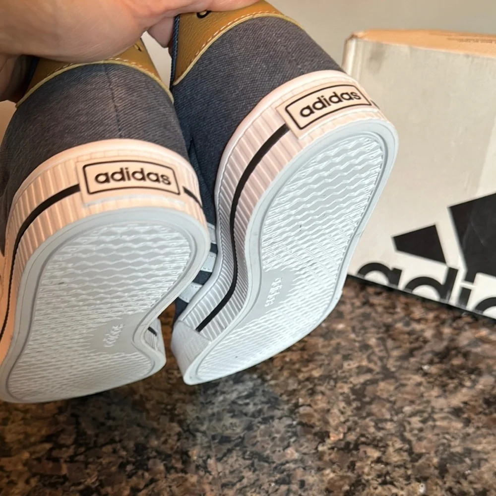 Adidas daily 3.0 Blue and White Casual Sneakers NIB 8